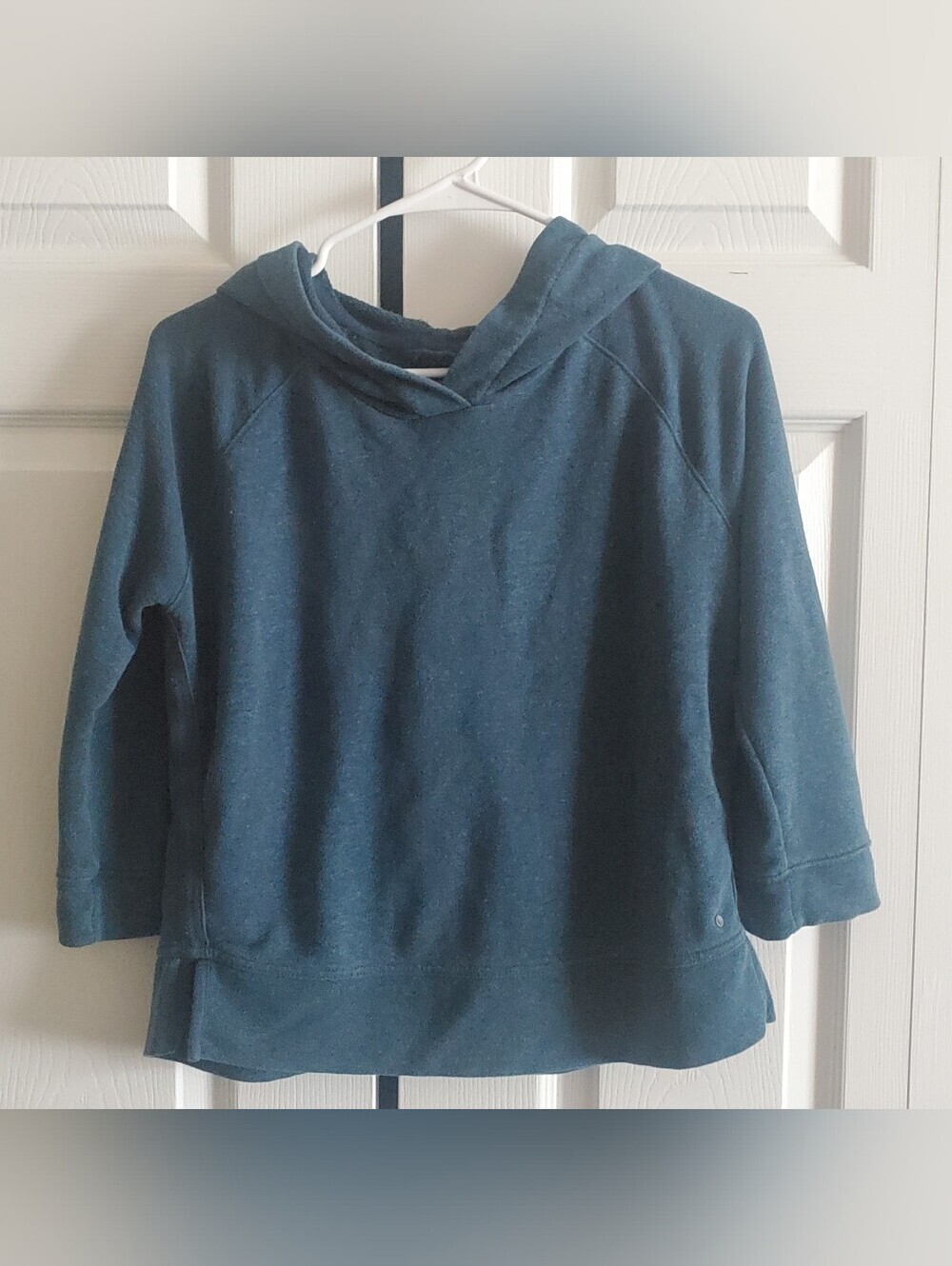 Prana Med Blue Teal Sweatshirt. Pull Over Hooded. Long Sleeves.